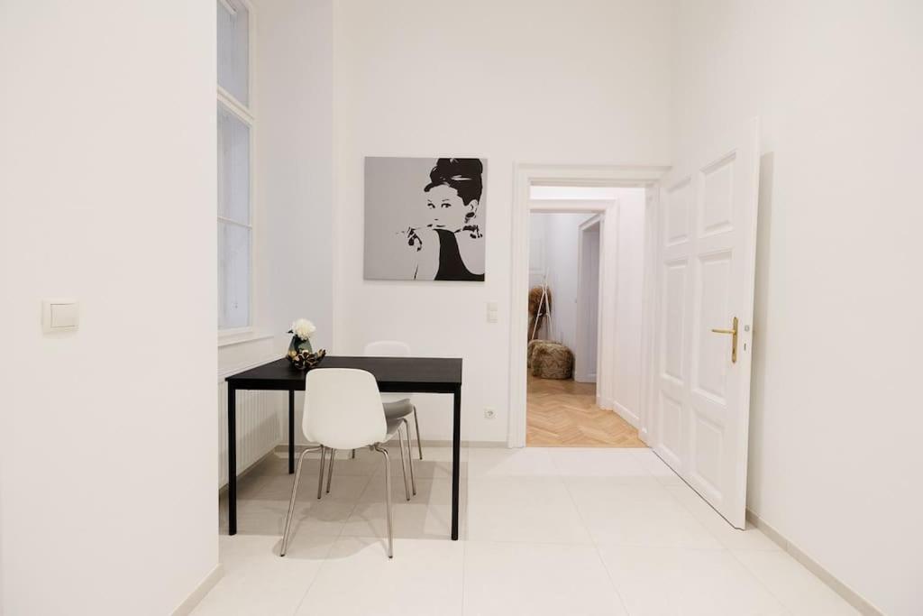 Franz 21 - Typical Viennese Apartment In The Heart Of Vídeň Exteriér fotografie